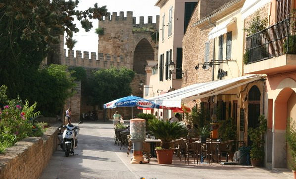 alcudia_the_old_walls